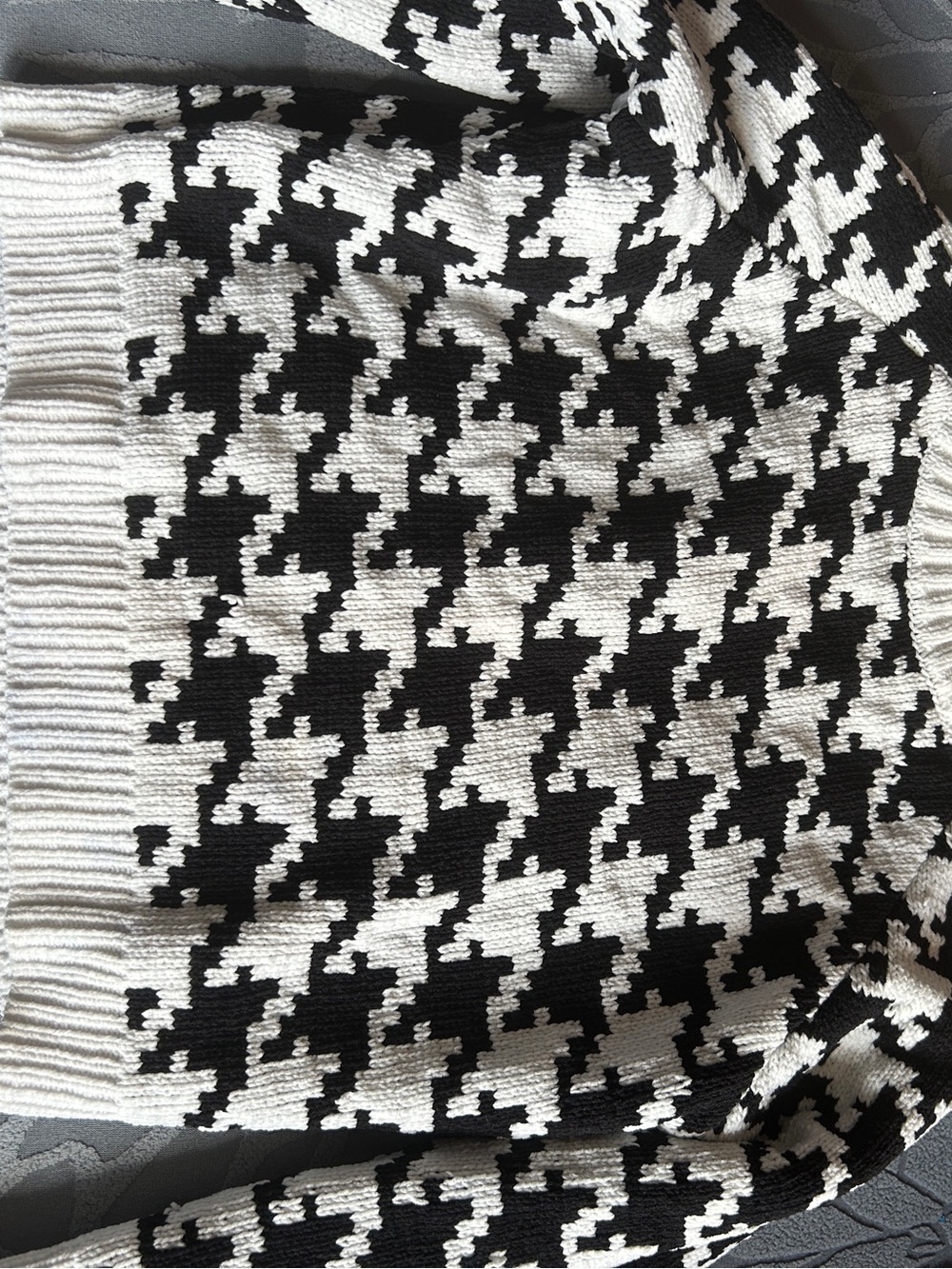 Black & White Houndstooth Women's Sweater